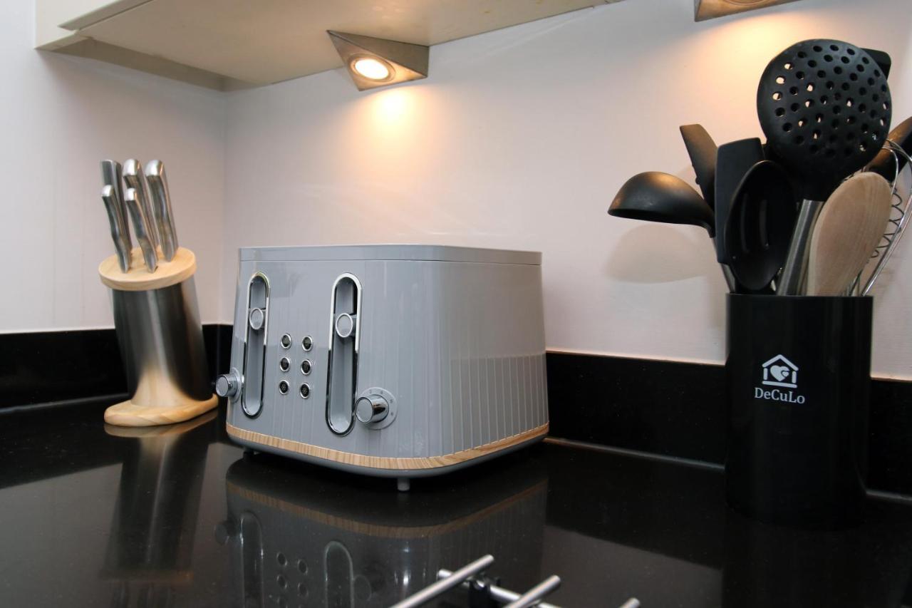 No 1 Under The Clock By Ssw - 1br, Right In The Centre, Sleeps 4